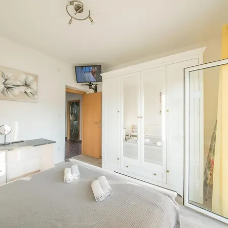 公寓 Prominac 扎达尔